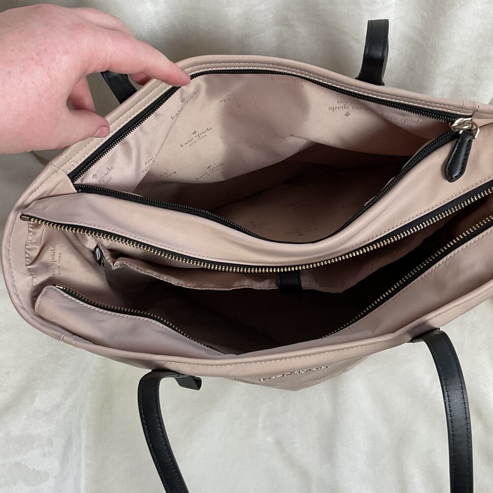 Kate Spade New York Weekender Bag Beige Black Fits over Suitcase 15" in Laptop - Picture 13 of 13